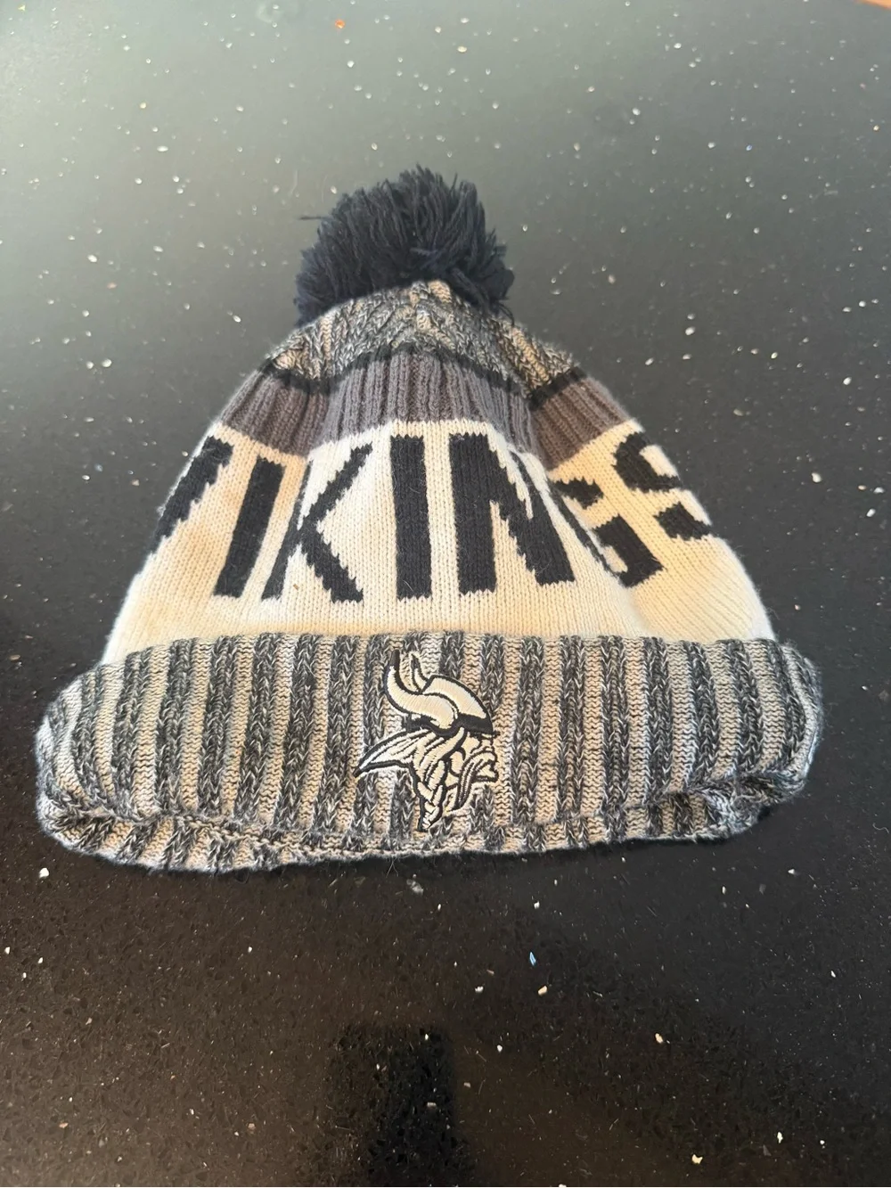Minnesota Vikings Pom Beanie Hat - Gray and White